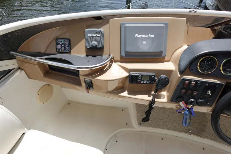 Slide: The Image of Carver 396 Aft Cabin Motor Yacht 2004 - 87