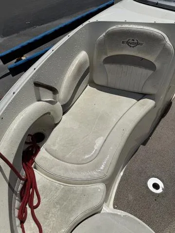 Slide: The Image of Stingray 215 LR 2012 - 10