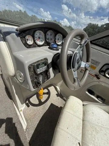 Slide: The Image of Stingray 215 LR 2012 - 3