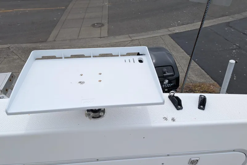 Slide: The Image of 1997 Bayliner 2859 Ciera Express boat with a white accessory mount on deck. - 6