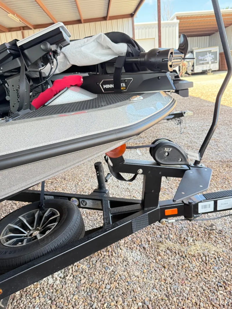 Slide: The Image of Ikon LX20 2024 - 5