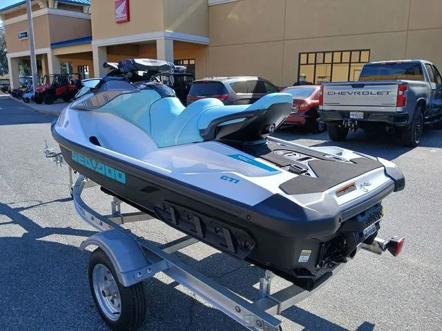 Slide: The Image of Sea-Doo GTI 2025 - 18