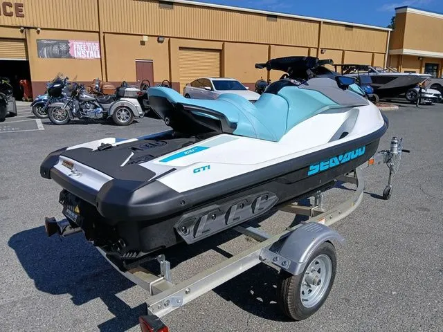 Slide: The Image of Sea-Doo GTI 2025 - 4