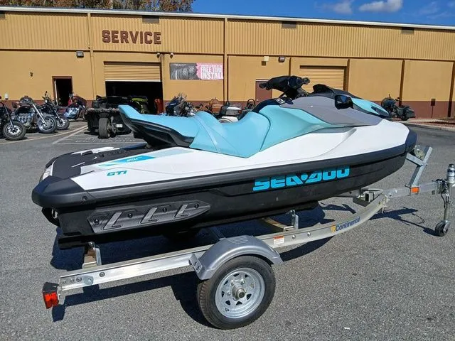 Slide: The Image of Sea-Doo GTI 2025 - 6