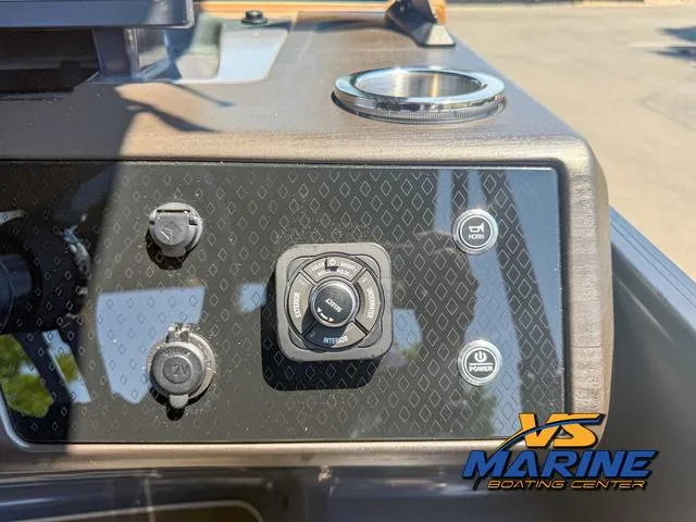 Slide: The Image of Bennington M Swingback 24 MSB 2025 - 21