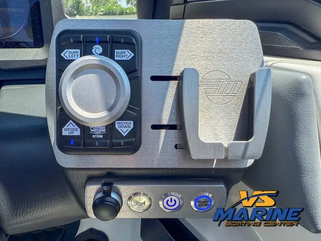 Slide: The Image of Malibu 21 LX 2022 - 15
