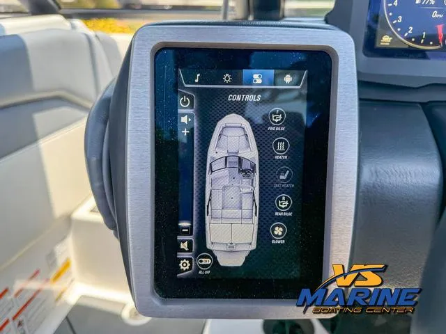 Slide: The Image of Malibu 21 LX 2022 - 17