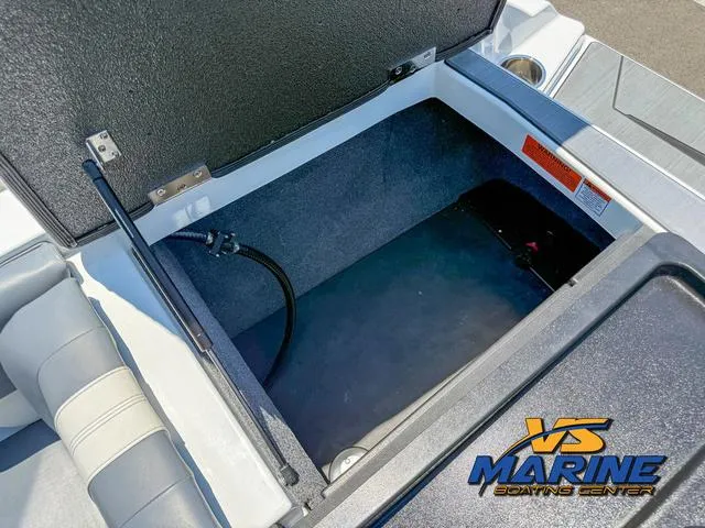 Slide: The Image of Malibu 21 LX 2022 - 19