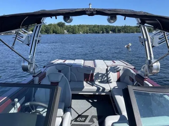 Slide: The Image of MasterCraft XT20 2023 - 6