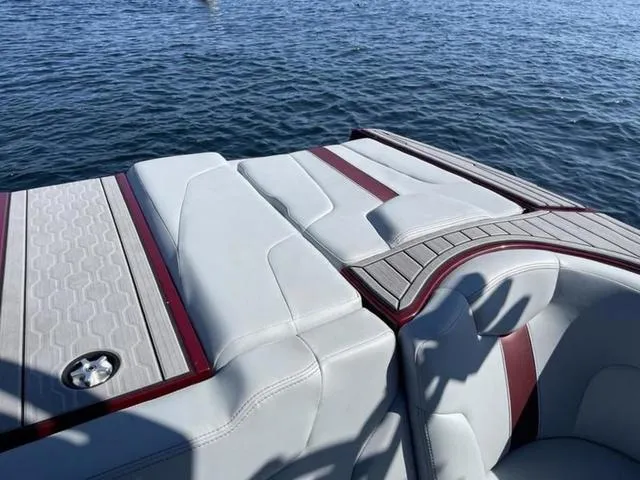 Slide: The Image of MasterCraft XT20 2023 - 7