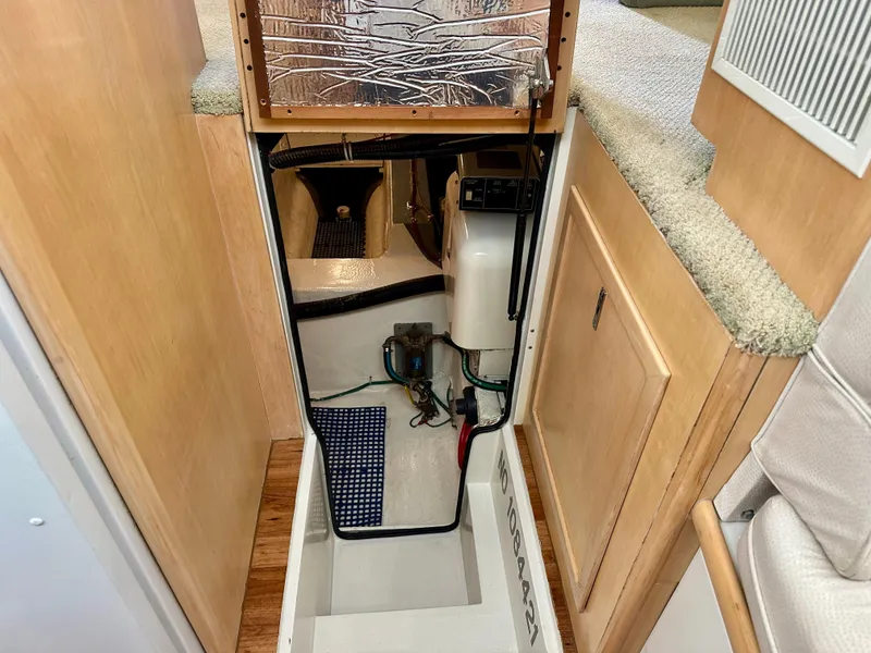 Slide: The Image of Interior of 1995 Carver 440 Aft Cabin Motor Yacht, featuring cozy seating and wooden table. - 18