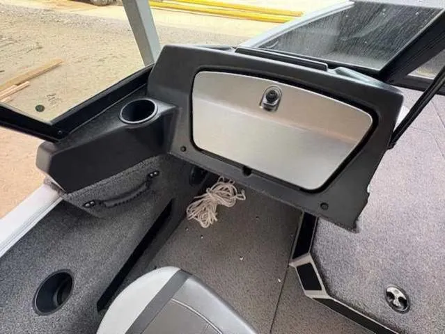 Slide: The Image of Lund 1675 Adventure Sport 2025 - 12