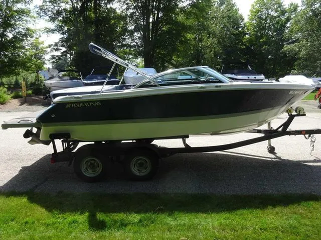 Slide: The Image of Four Winns 210 Horizon 2014 - 7