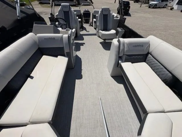 Slide: The Image of Harris Sunliner 230 CWDH 2023 - 8