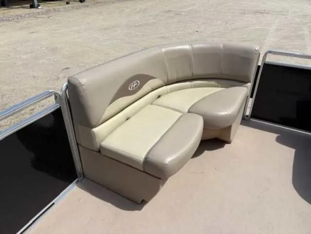 Slide: The Image of Harris 200 Cruiser 2015 - 11