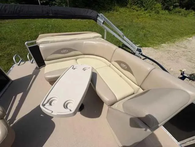 Slide: The Image of Harris 200 Cruiser 2015 - 4