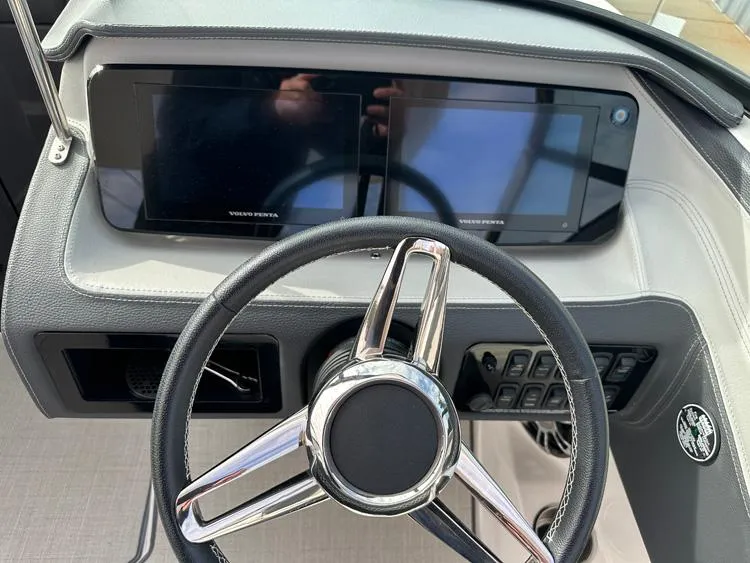 Slide: The Image of Regal LS6 Surf 2023 - 20