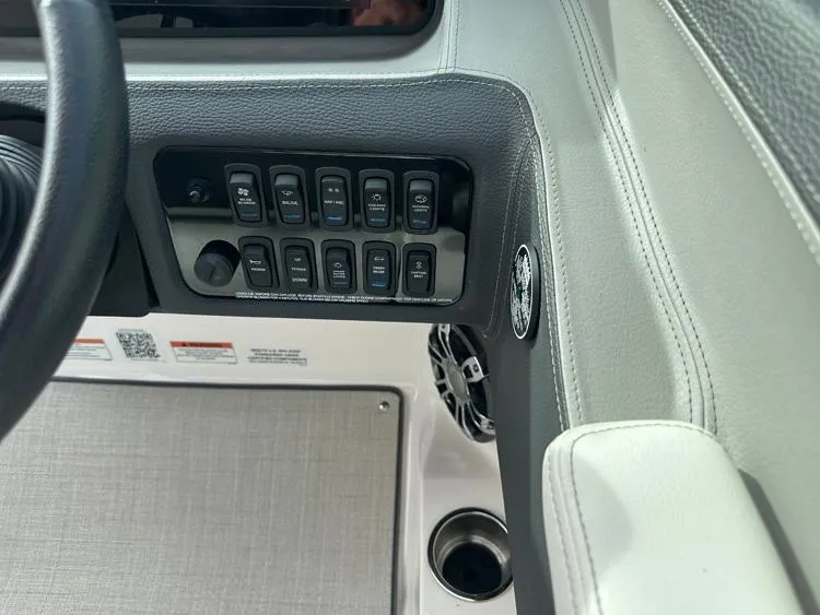 Slide: The Image of Regal LS6 Surf 2023 - 21