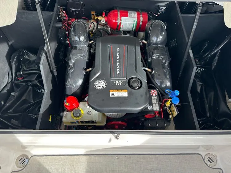 Slide: The Image of Regal LS6 Surf 2023 - 31