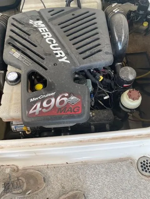 Slide: The Image of 2008 Chaparral Sunesta 264 boat engine, featuring a Mercury MerCruiser 496 MAG. - 10