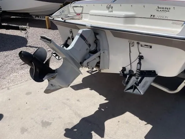 Slide: The Image of 1990 Larson 190 I/O boat stern with outboard motor and propeller in sunlight. - 3