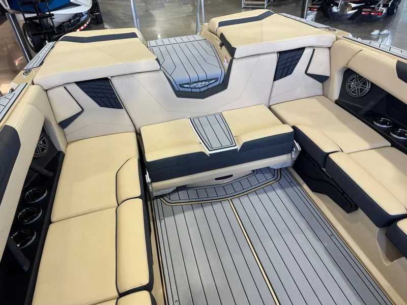 Slide: The Image of Nautique Super Air Nautique S23 2026 - 11