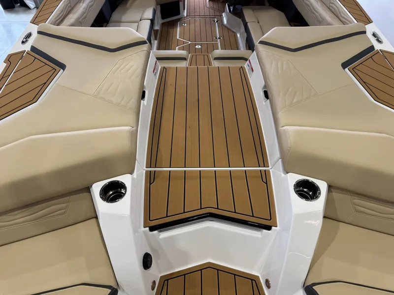 Slide: The Image of Nautique Super Air Nautique G23 2026 - 10