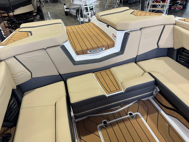 Slide: The Image of Nautique Super Air Nautique G23 2026 - 16