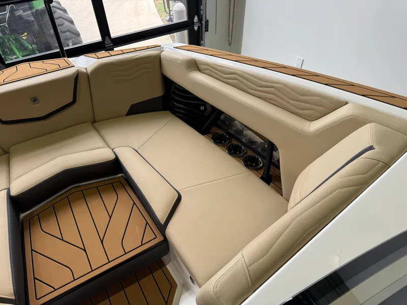 Slide: The Image of Nautique Super Air Nautique G23 2026 - 18