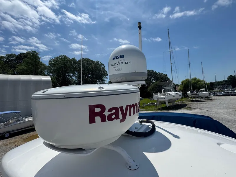 Slide: The Image of Radar and satellite equipment on 2014 Sea Ray 330 Sundancer boat under blue sky. - 13