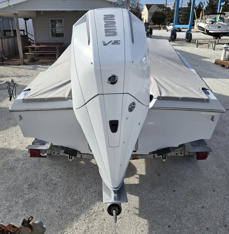 Slide: The Image of 1991 Activator 22 boat with a powerful V6 engine on a trailer. - 8