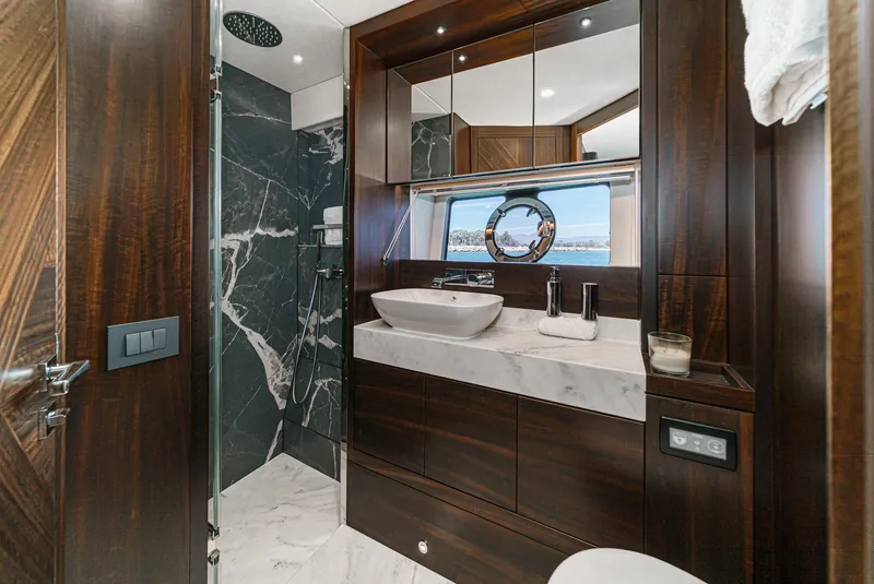 Slide: The Image of Sunseeker Manhattan 55 2022 - 50