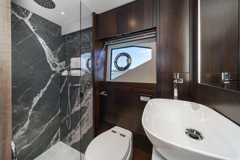 Slide: The Image of Sunseeker Manhattan 55 2022 - 56