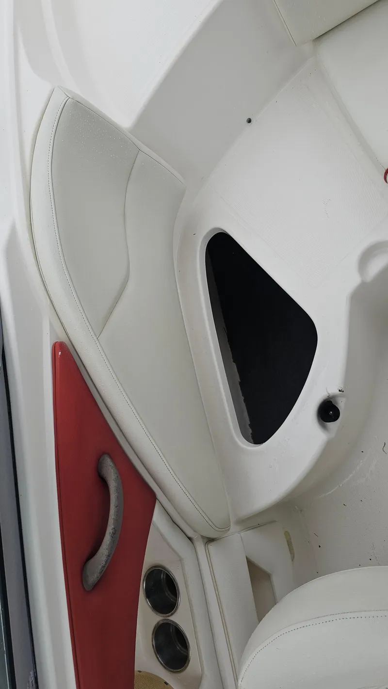 Slide: The Image of 2007 Monterey 214FS Montura boat interior with white and red seating. - 38