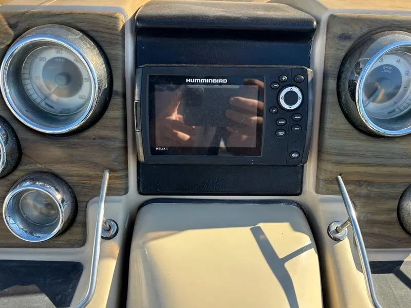 Slide: The Image of Dashboard of a 2018 Sylvan S3 boat with Humminbird Helix 5 display. - 8