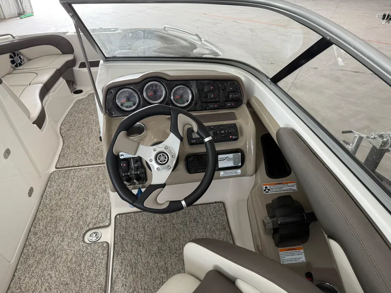 Slide: The Image of Yamaha 242 Limited S 2012 - 12