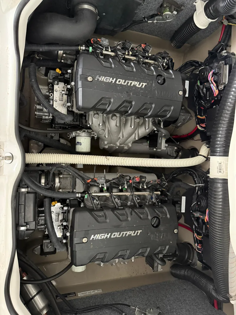 Slide: The Image of Yamaha 242 Limited S 2012 - 16