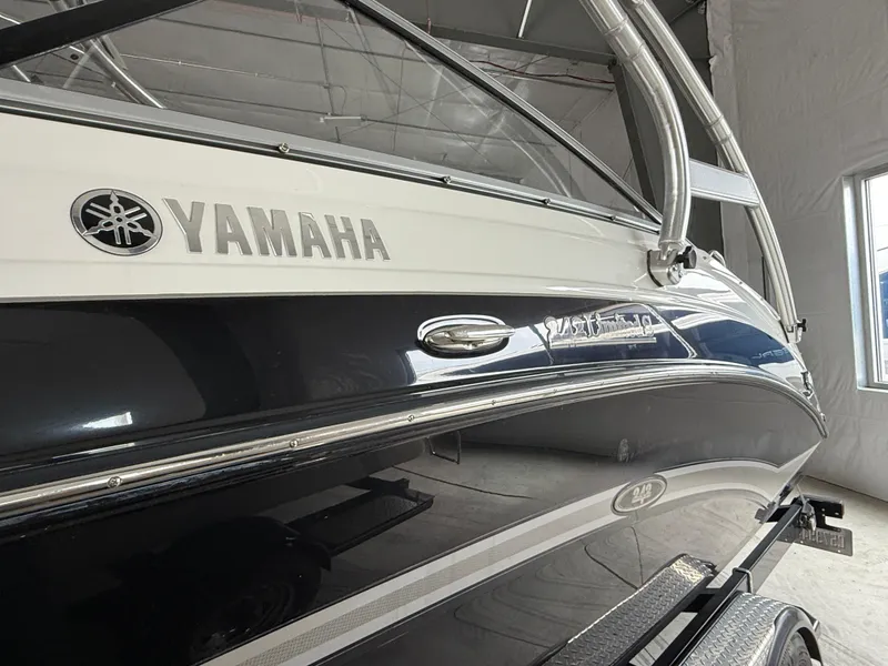 Slide: The Image of Yamaha 242 Limited S 2012 - 4