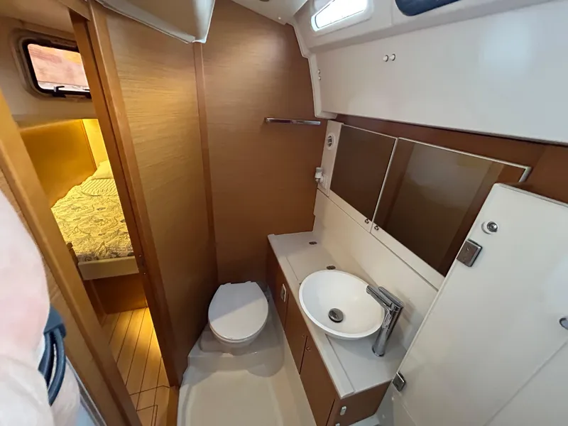 Slide: The Image of Jeanneau 54 2017 - 22