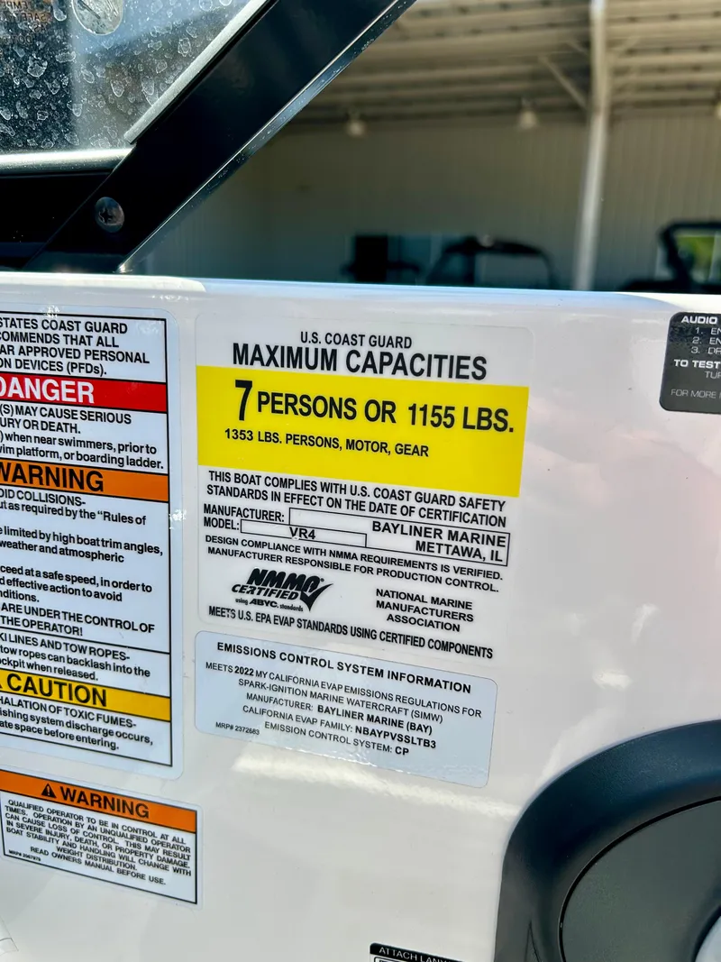 Slide: The Image of Bayliner VR4 2022 - 5