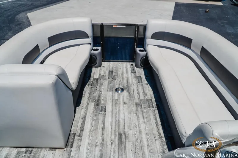 Slide: The Image of Crest 220 SLC-D 2018 - 10