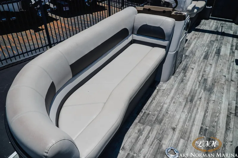 Slide: The Image of Crest 220 SLC-D 2018 - 13