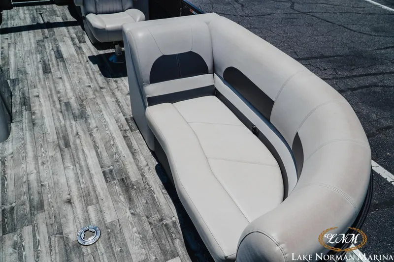 Slide: The Image of Crest 220 SLC-D 2018 - 14