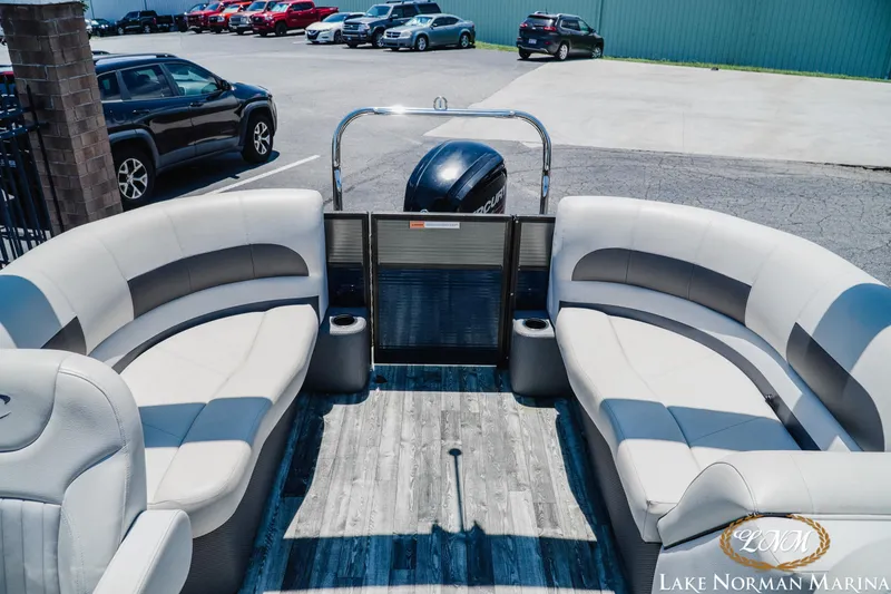 Slide: The Image of Crest 220 SLC-D 2018 - 16