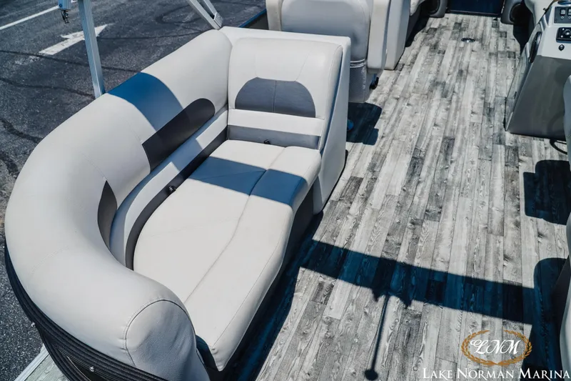 Slide: The Image of Crest 220 SLC-D 2018 - 5