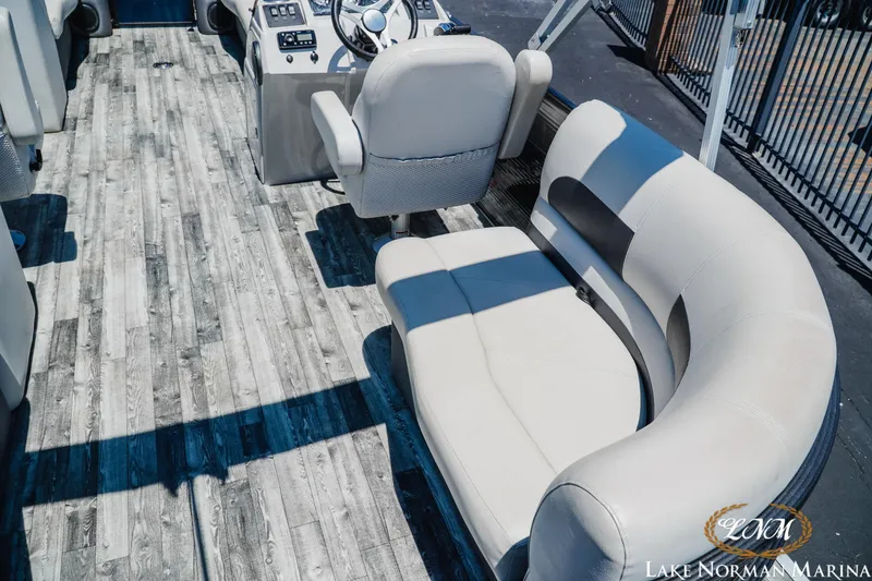 Slide: The Image of Crest 220 SLC-D 2018 - 6