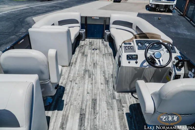 Slide: The Image of Crest 220 SLC-D 2018 - 7