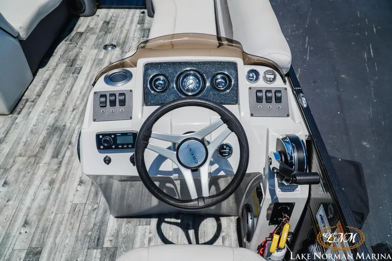 Slide: The Image of Crest 220 SLC-D 2018 - 9