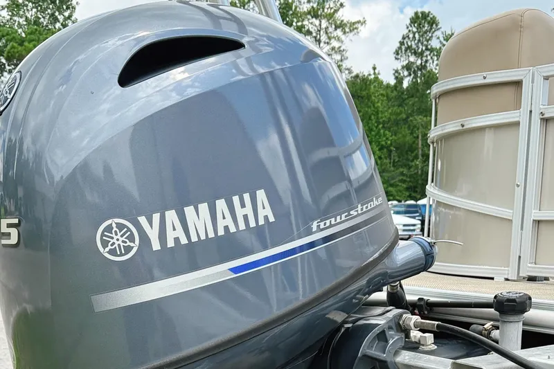 Slide: The Image of Yamaha four-stroke outboard motor on 2022 Starcraft LX22 boat, forest background. - 28