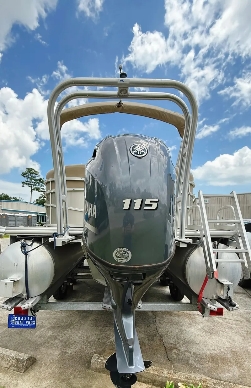 Slide: The Image of 2022 Starcraft LX22 boat with Yamaha 115 engine, displayed outdoors under a blue sky. - 4